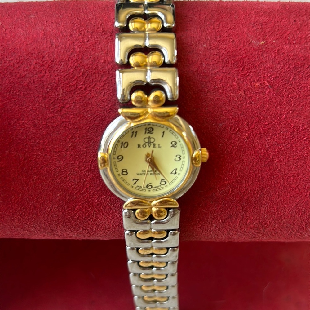 Rovel women Quartz Watch